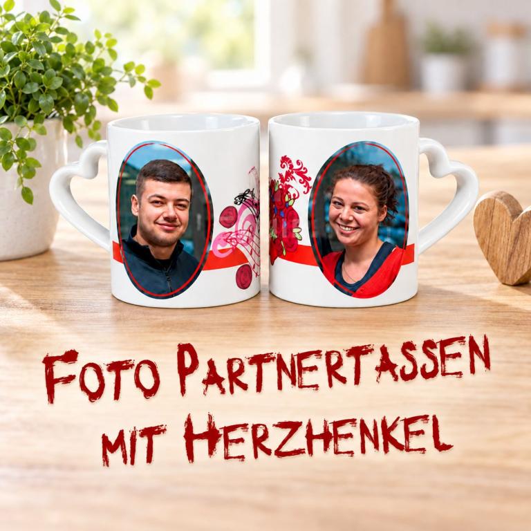Zwei Partner-Fototassen mit Herzhenkeln